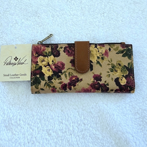 Patricia Nash Handbags - Patricia Nash Classic "Nazari" Bifold✌️ Wallet in Antique Rose🌹 - NWT